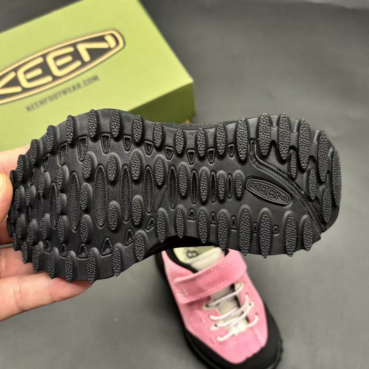 Children's shoes child
